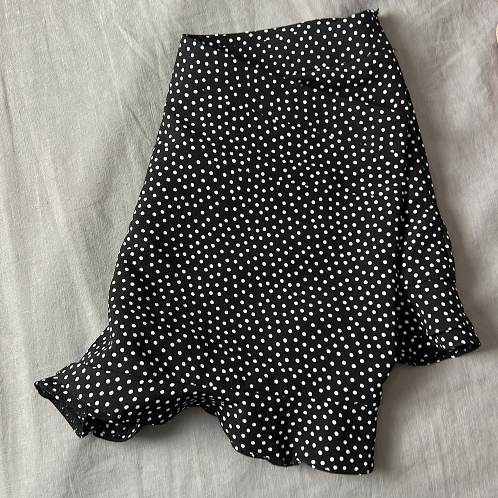 Zara frill shorts (size m)